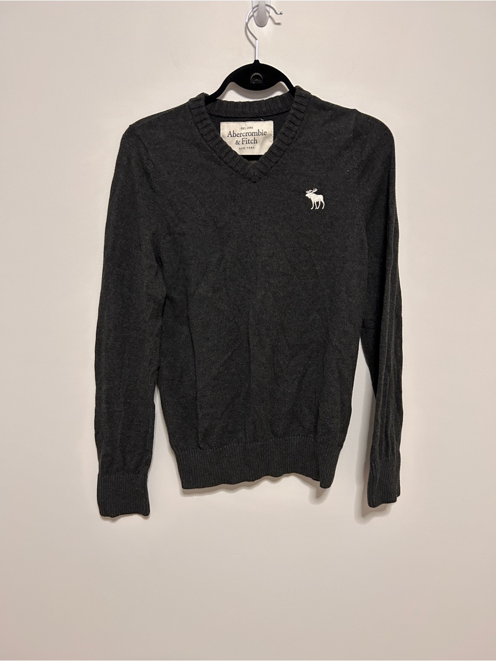 Abercrombie & Fitch Woman’s Medium Dark Charcoal V-Neck Sweater Y2K 90’s Preppy